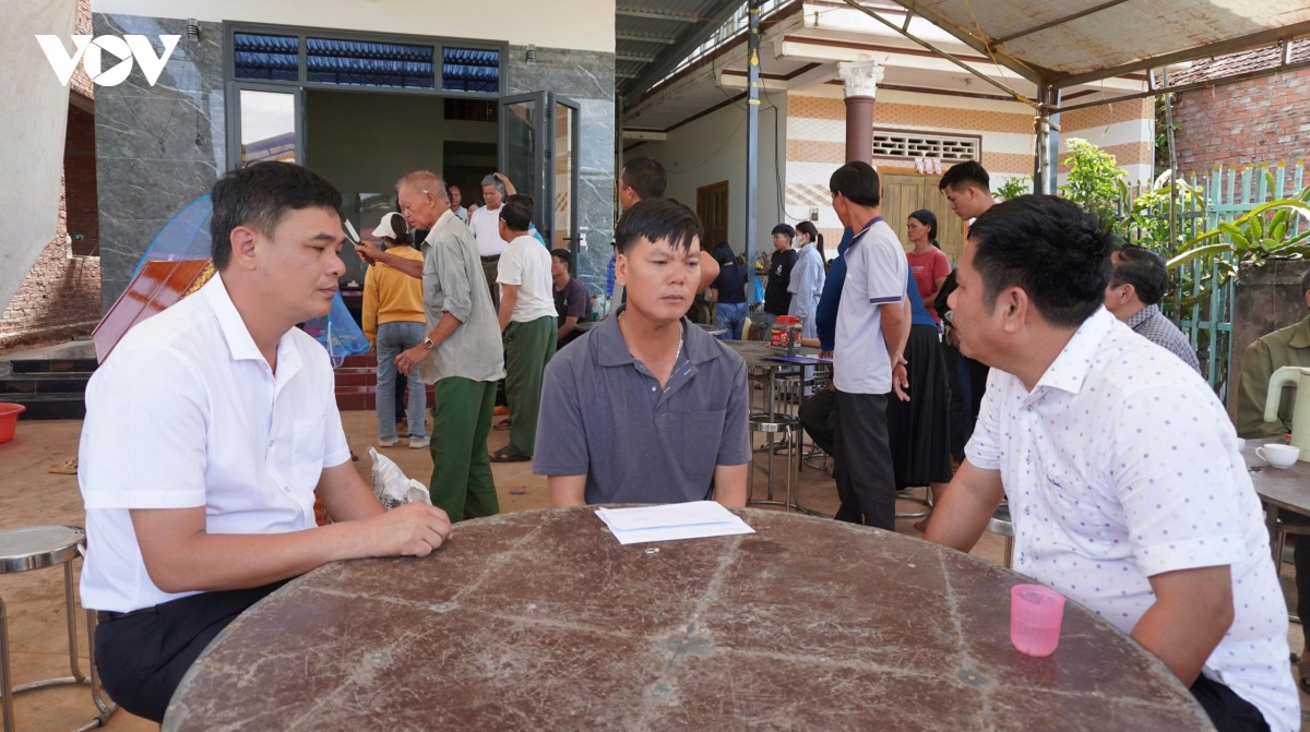 tham hoi dong vien gia dinh 5 nu sinh duoi nuoc o lam Dong hinh anh 1