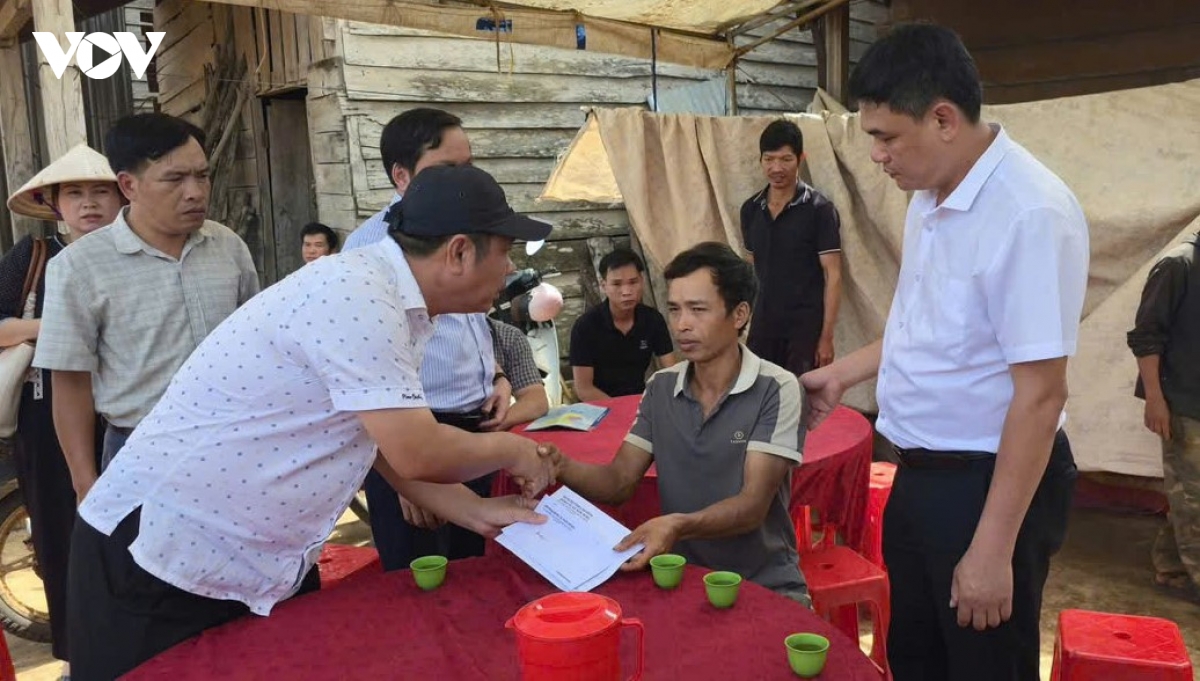 tham hoi dong vien gia dinh 5 nu sinh duoi nuoc o lam Dong hinh anh 2