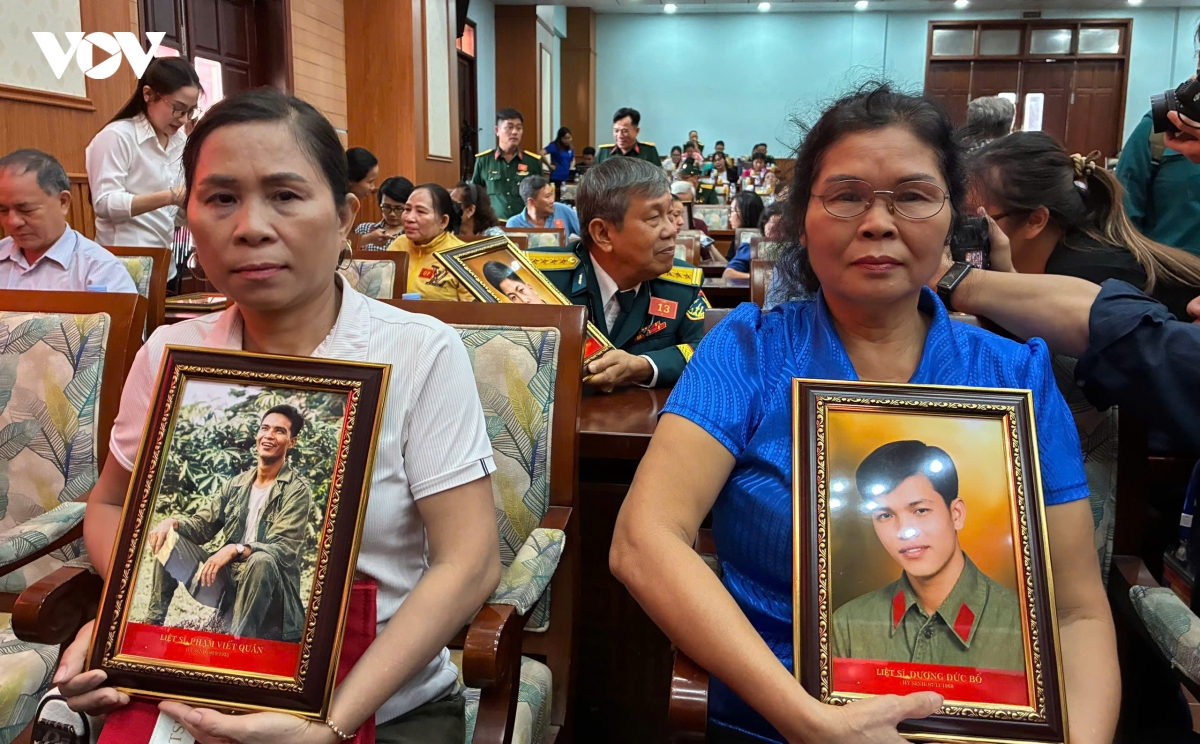  hon nua the ky moi duoc thay lai thanh xuan cua chong hinh anh 4