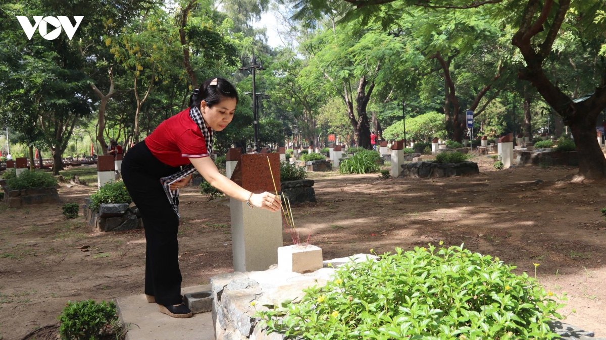 thang 7, dong nguoi do ve dia nguc tran gian tri an liet si hinh anh 1