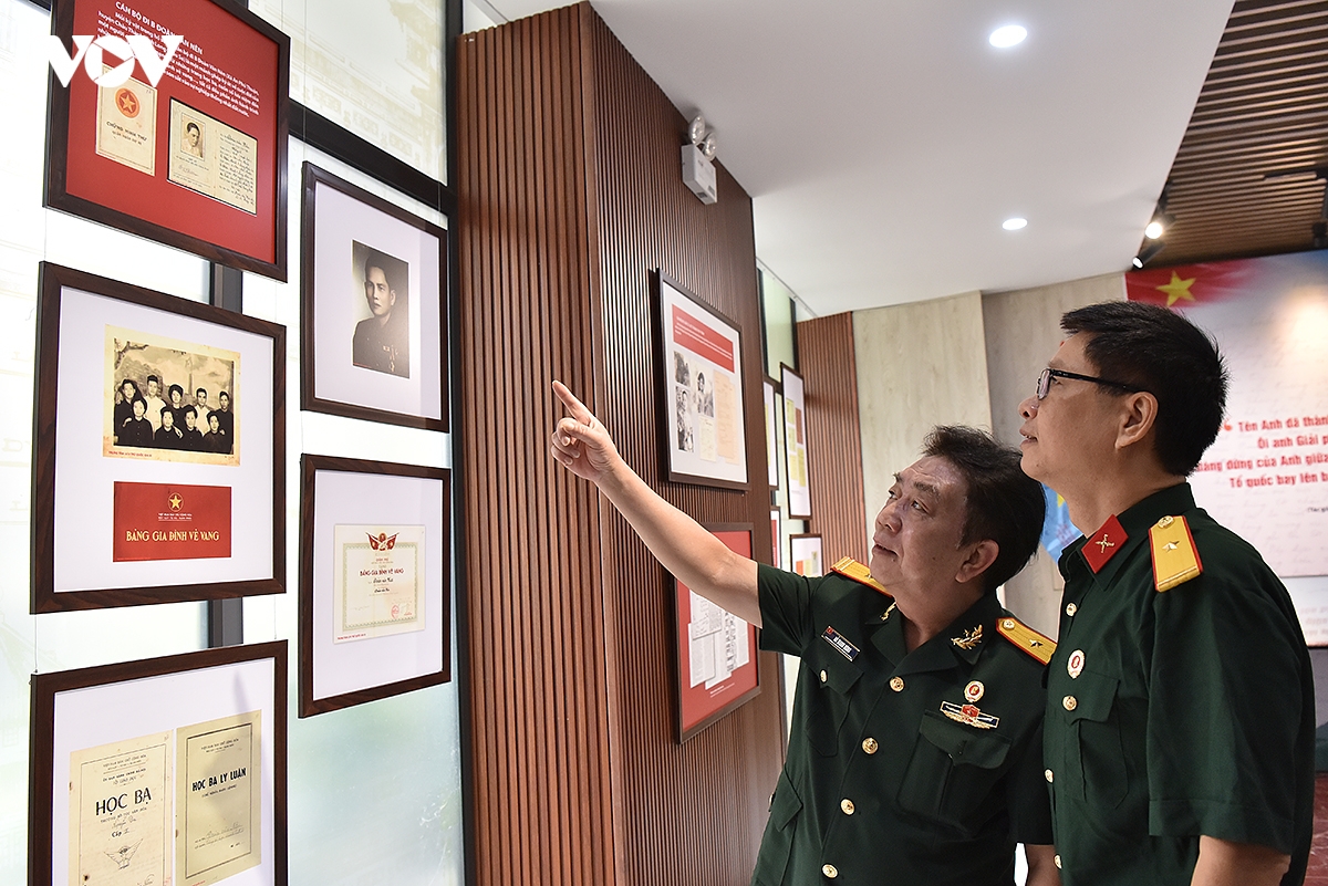 trung bay thanh xuan gui lai nhieu hon viec tai hien mot phan ky uc dan toc hinh anh 13