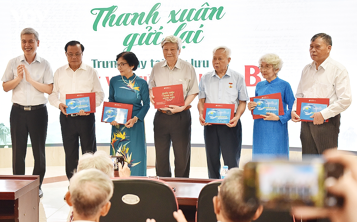 trung bay thanh xuan gui lai nhieu hon viec tai hien mot phan ky uc dan toc hinh anh 20