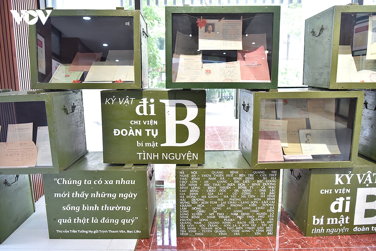 trung bay thanh xuan gui lai nhieu hon viec tai hien mot phan ky uc dan toc hinh anh 3