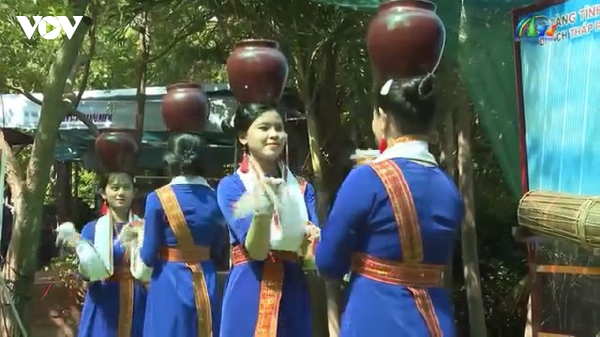 ke chuyen van hoa cham tren doi ba nai o lam Dong hinh anh 3