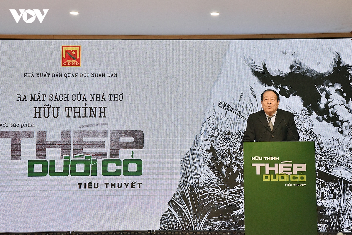  thep duoi co cua nha tho huu thinh nhieu hon mot tieu thuyet ve chien tranh hinh anh 3