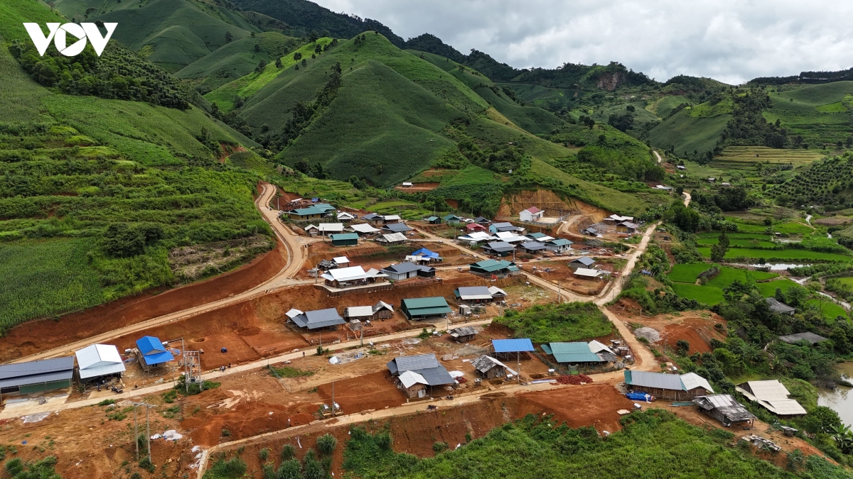 Day nhanh tien do thi cong cac du an dan cu, giao thong vung thien tai o son la hinh anh 1