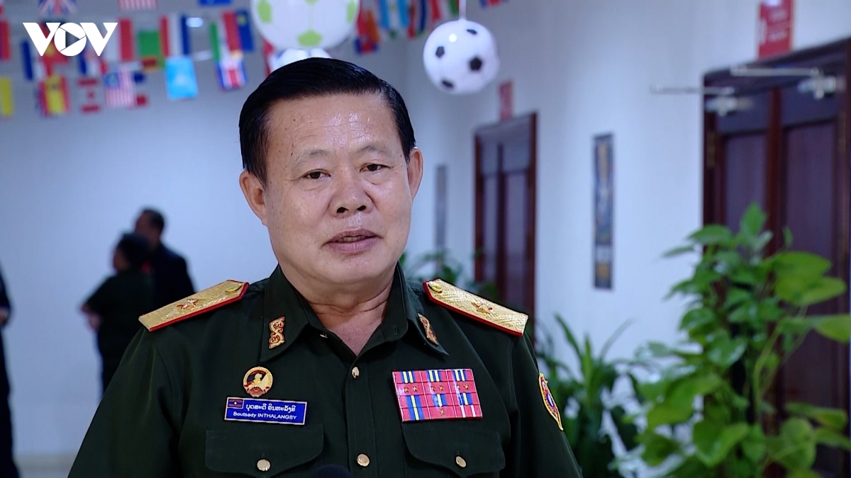 khan gia lao xuc dong khi xem phim lich su mua do hinh anh 3