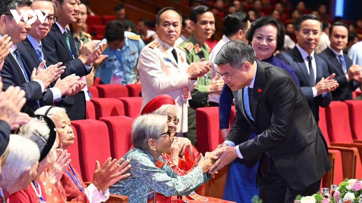 Thủ tướng Lê Minh Hưng dự Hội nghị tri ân người có công với cách mạng toàn quốc