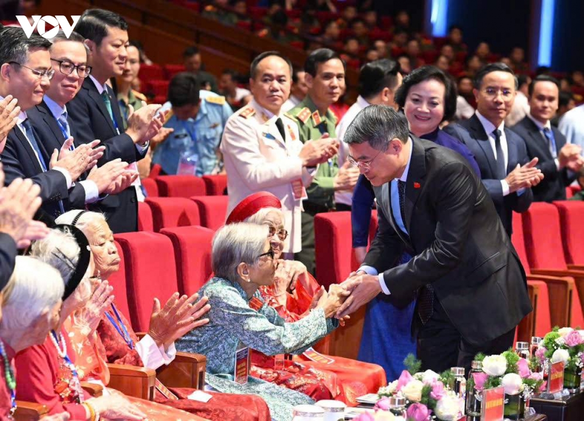 thu tuong le minh hung du hoi nghi tri an nguoi co cong voi cach mang toan quoc hinh anh 1