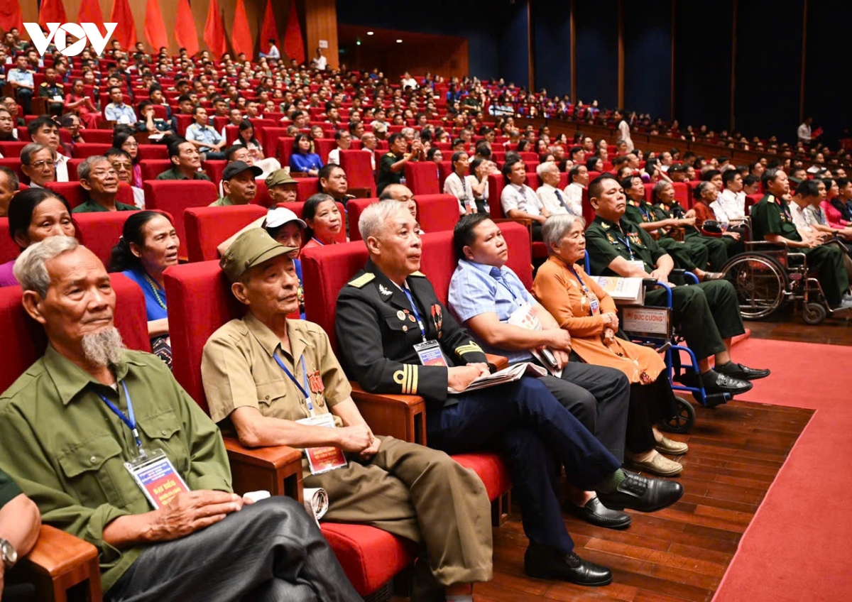 thu tuong le minh hung du hoi nghi tri an nguoi co cong voi cach mang toan quoc hinh anh 3