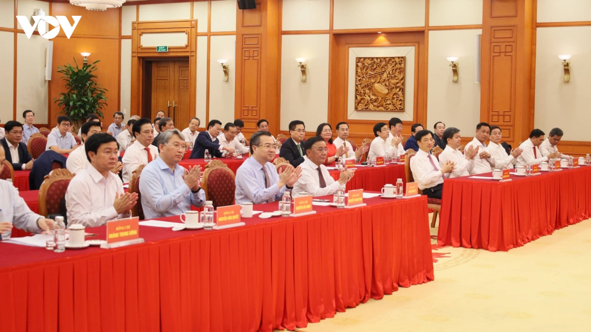 Ong nguyen hoang giang giu chuc pho truong ban chinh sach, chien luoc trung uong hinh anh 1