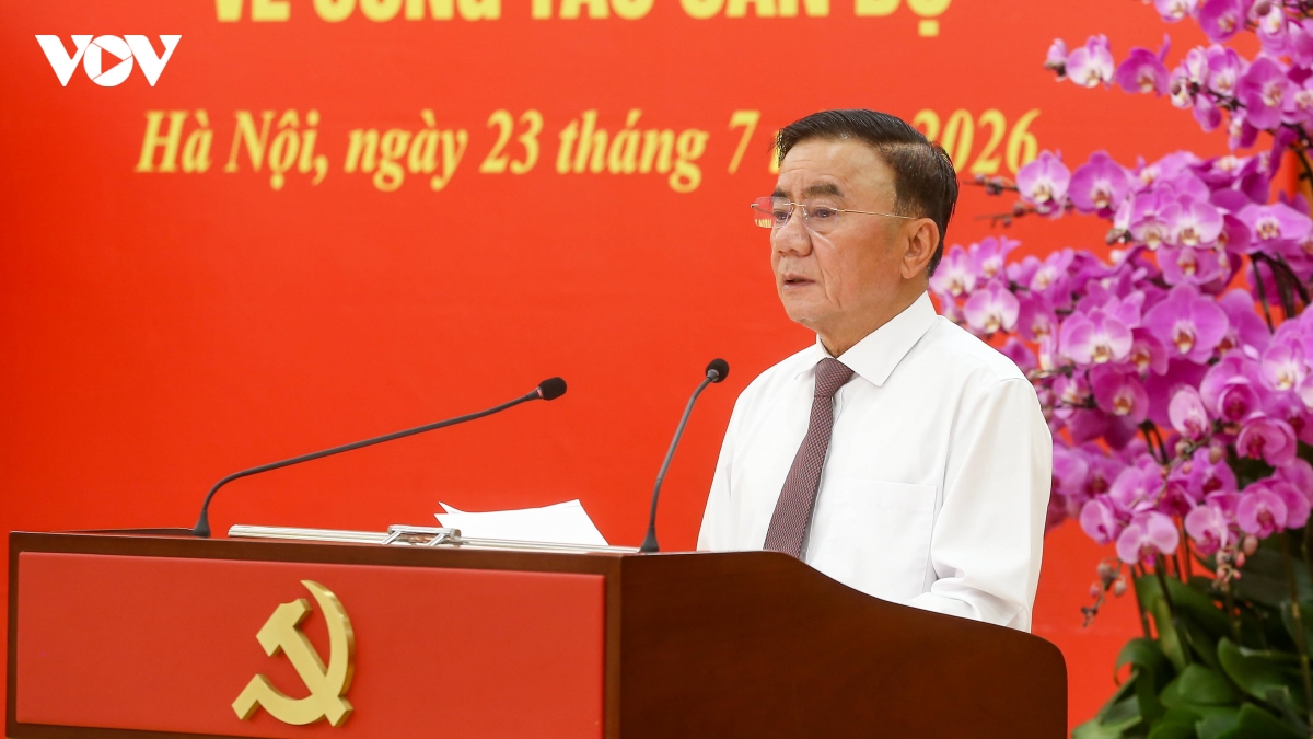 Ong nguyen hoang giang giu chuc pho truong ban chinh sach, chien luoc trung uong hinh anh 3