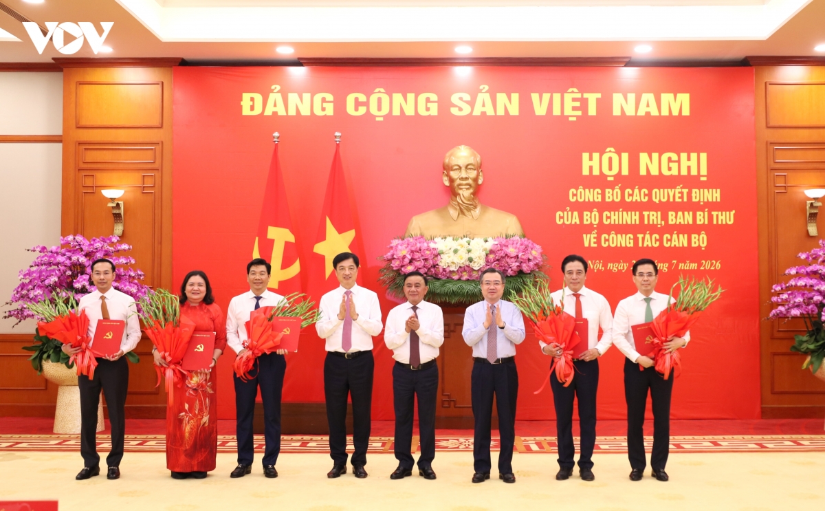 Ong nguyen hoang giang giu chuc pho truong ban chinh sach, chien luoc trung uong hinh anh 2