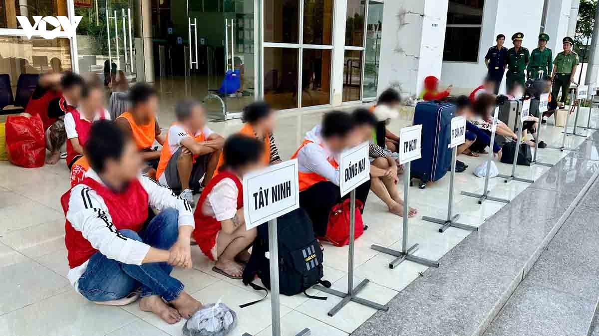 Dong thap tiep nhan 19 cong dan viet nam ve tu campuchia hinh anh 2