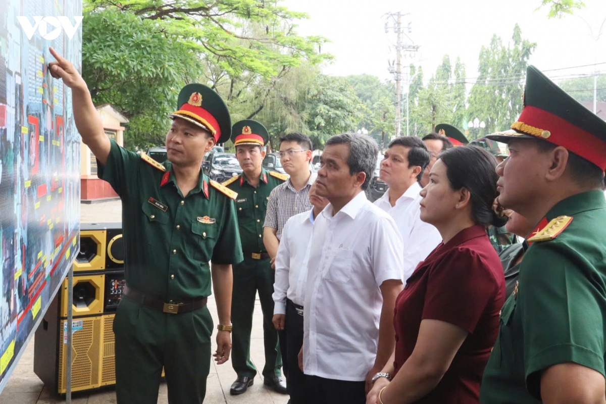 bi thu quang ngai khong de sot bat ke thong tin nao ve hai cot liet si hinh anh 1