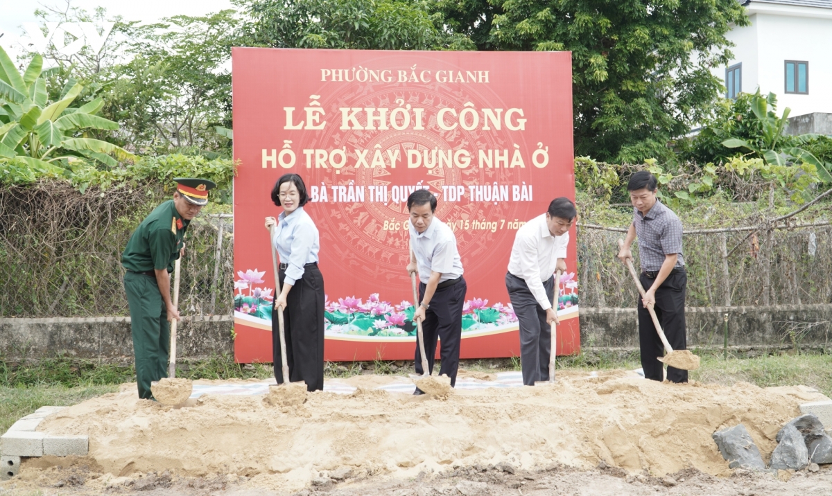 quang tri dong loat khoi cong nha o giup nguoi co cong, nan nhan chat doc hoa hoc hinh anh 1