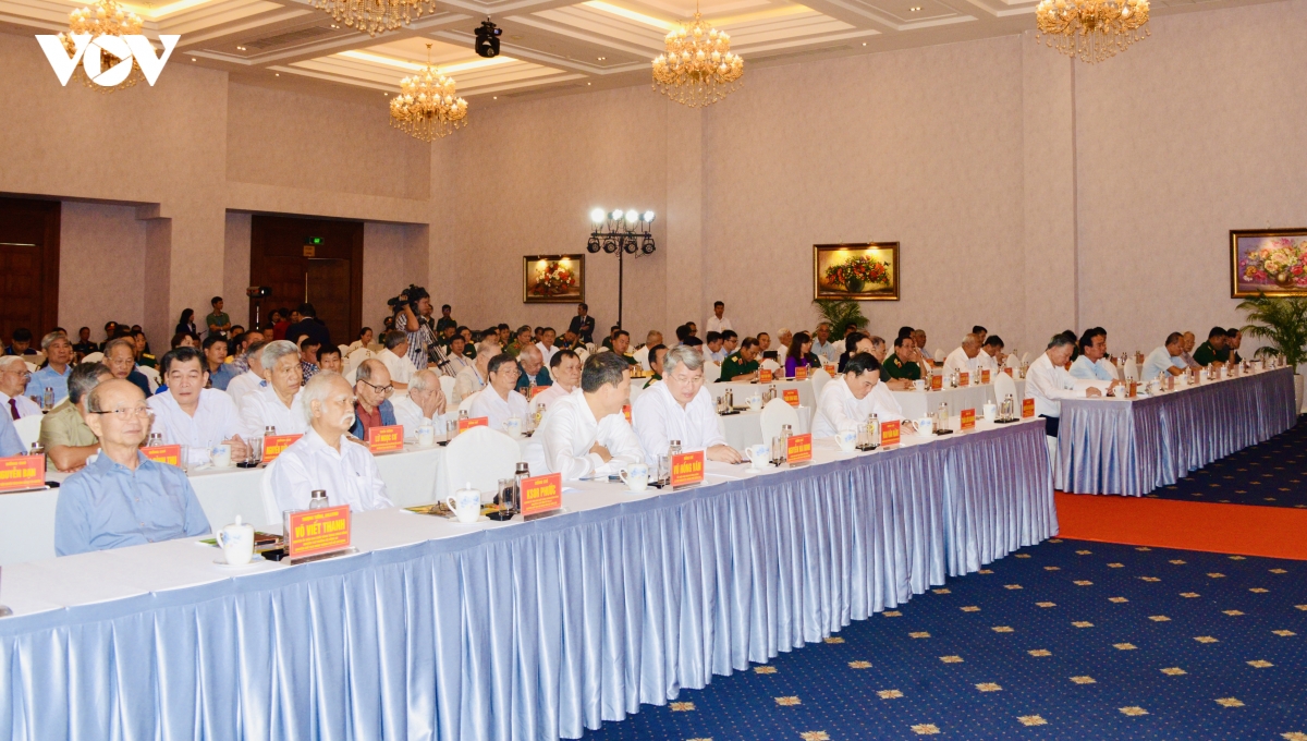 tong bi thu, chu tich nuoc to lam gap mat cuu can bo, cong chuc ban chi dao tay nguyen hinh anh 2