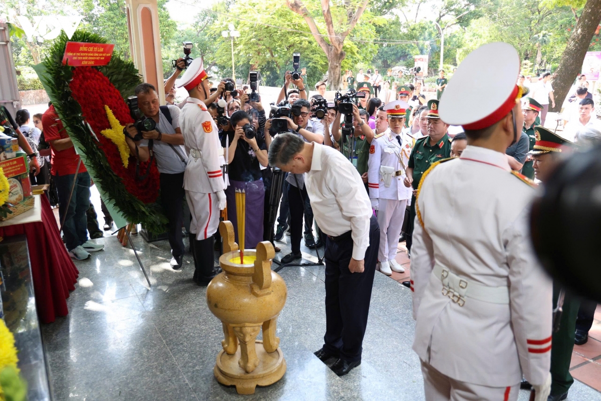 tong bi thu, chu tich nuoc Dang, nha nuoc khong bao gio quen nhung nguoi da hy sinh vi dat nuoc hinh anh 4