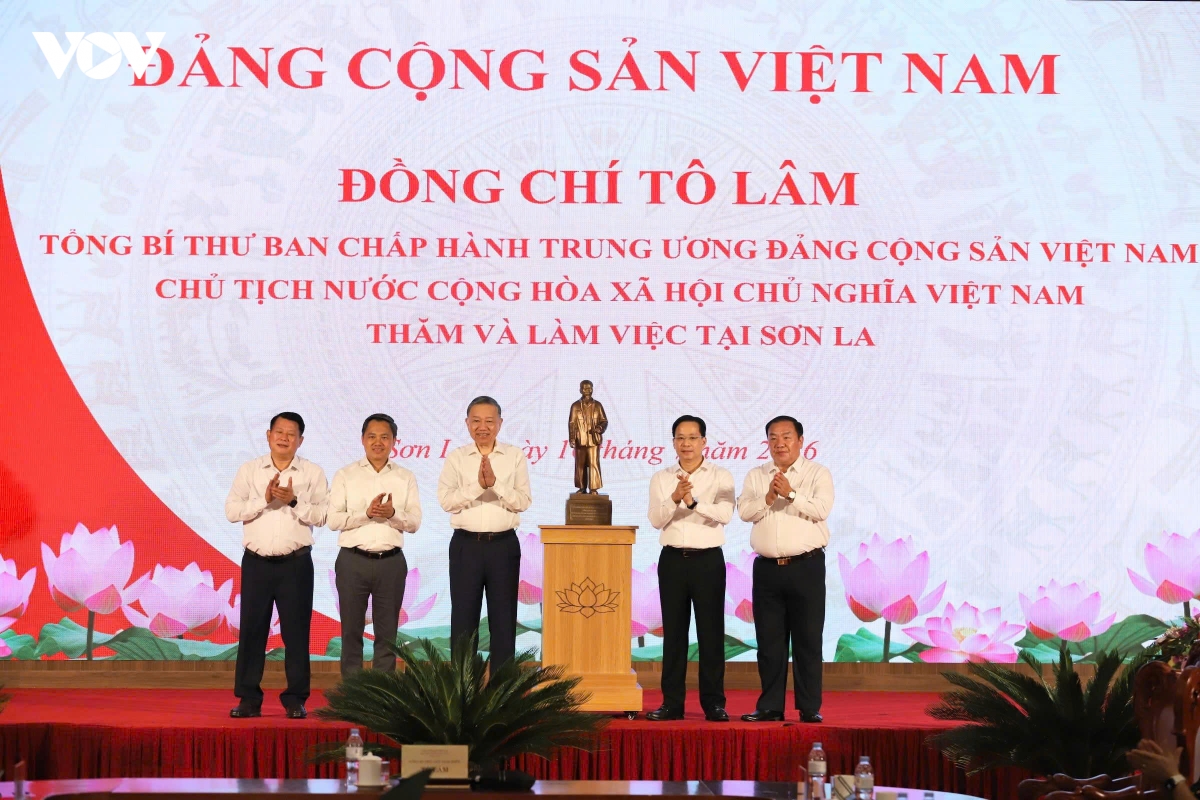 tong bi thu, chu tich nuoc son la can xac dinh ro mo hinh phat trien va vi the trong vung tay bac hinh anh 1