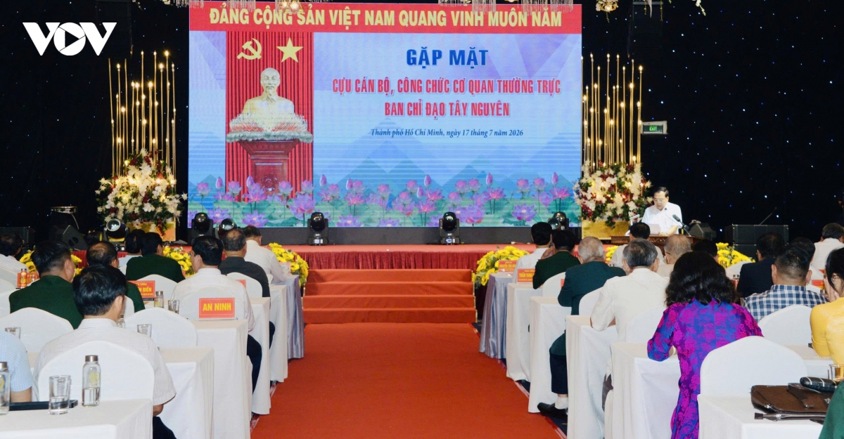 tong bi thu, chu tich nuoc to lam gap mat cuu can bo, cong chuc ban chi dao tay nguyen hinh anh 1