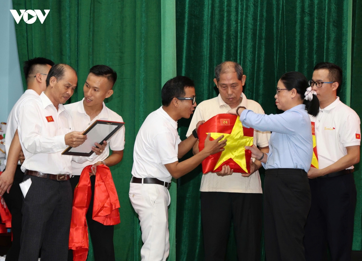  hon nua the ky moi duoc thay lai thanh xuan cua chong hinh anh 5