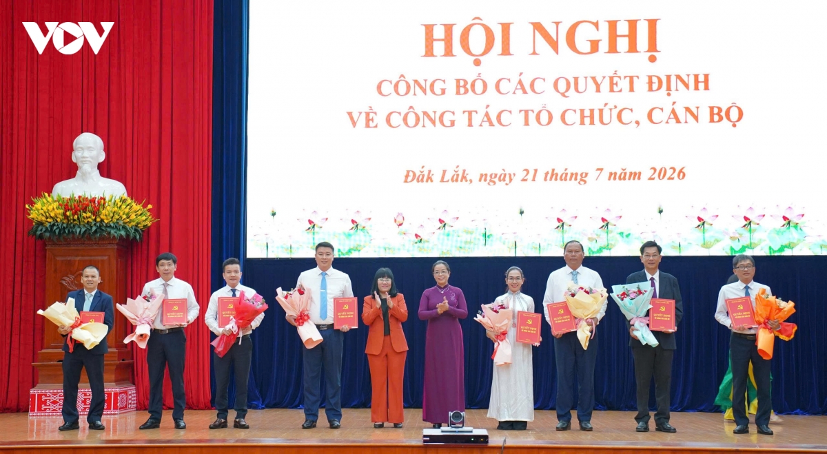 Dak lak cong bo cac quyet dinh ve cong tac can bo hinh anh 2