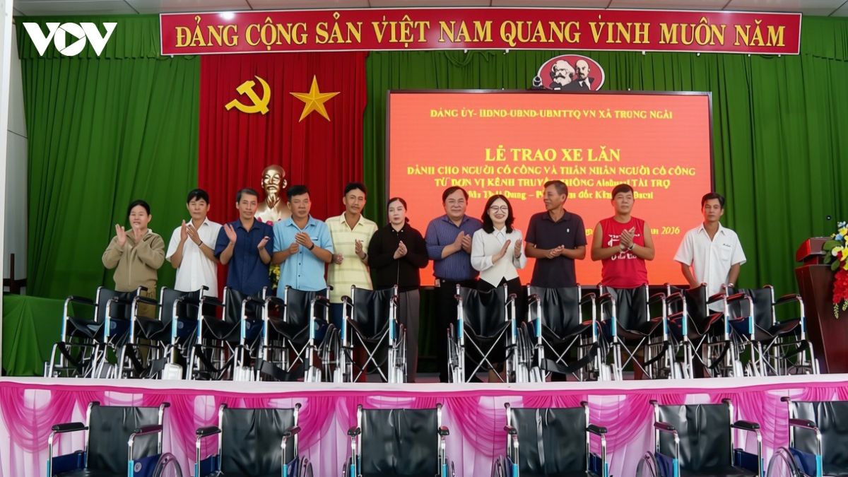 kham suc khoe mien phi cho gan 7.000 nguoi co cong, than nhan liet si o vinh long hinh anh 2