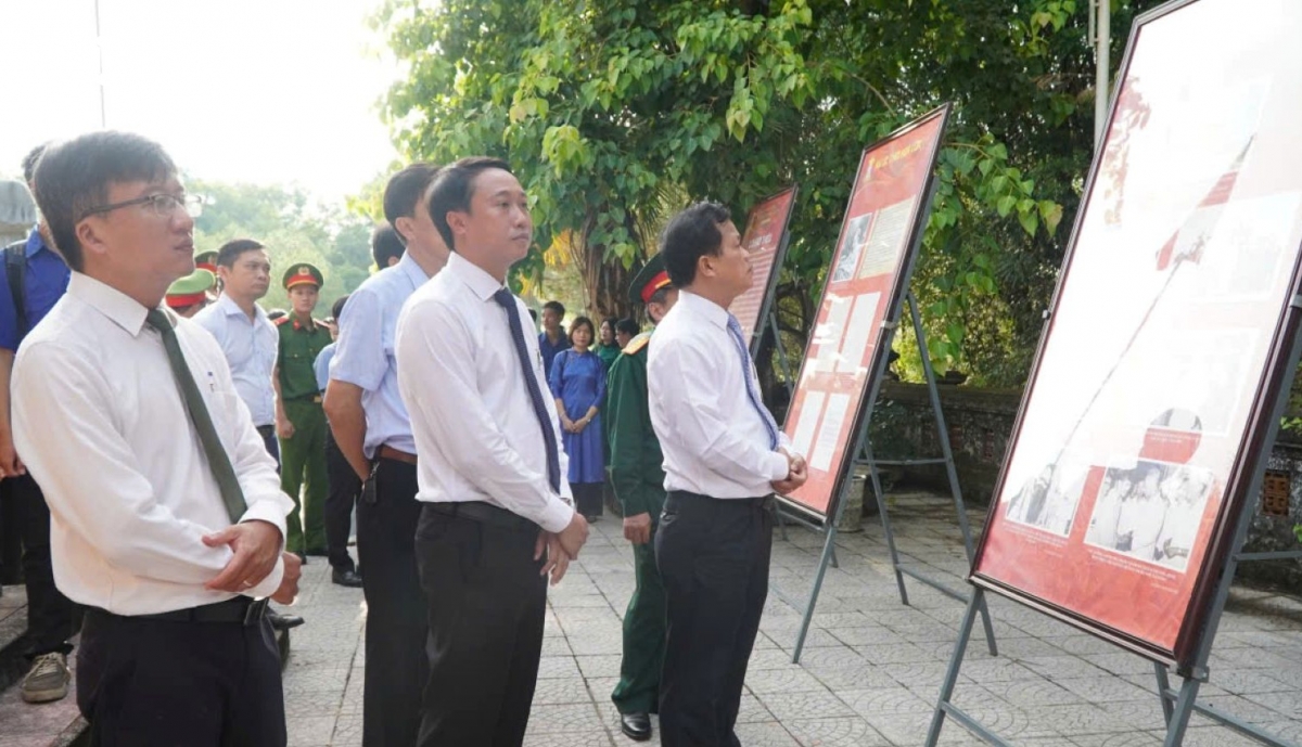 trien lam ky uc thoi hoa lua tri an cac anh hung liet si hinh anh 4