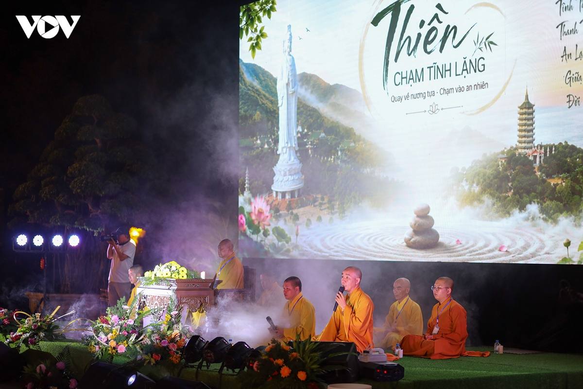  thien de cham tinh lang tim ve su can bang tai chua linh Ung, Da nang hinh anh 8