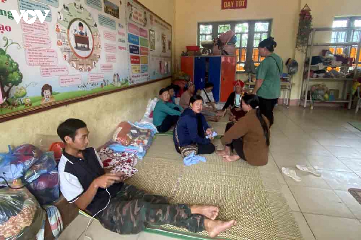 trong-so-nhung-nguoi-so-tan-co-hon-100-nhan-khau-thuoc-24-ho-dan-bi-mat-hoan-toan-nha-cua-dang-cho-dia-phuong-bo-tri-noi-tai-dinh-cu.-nhung-ho-con-lai-deu-thuoc-khu-vuc-co-nguy-co-sat-lo-rat-cao-va-p.jpg