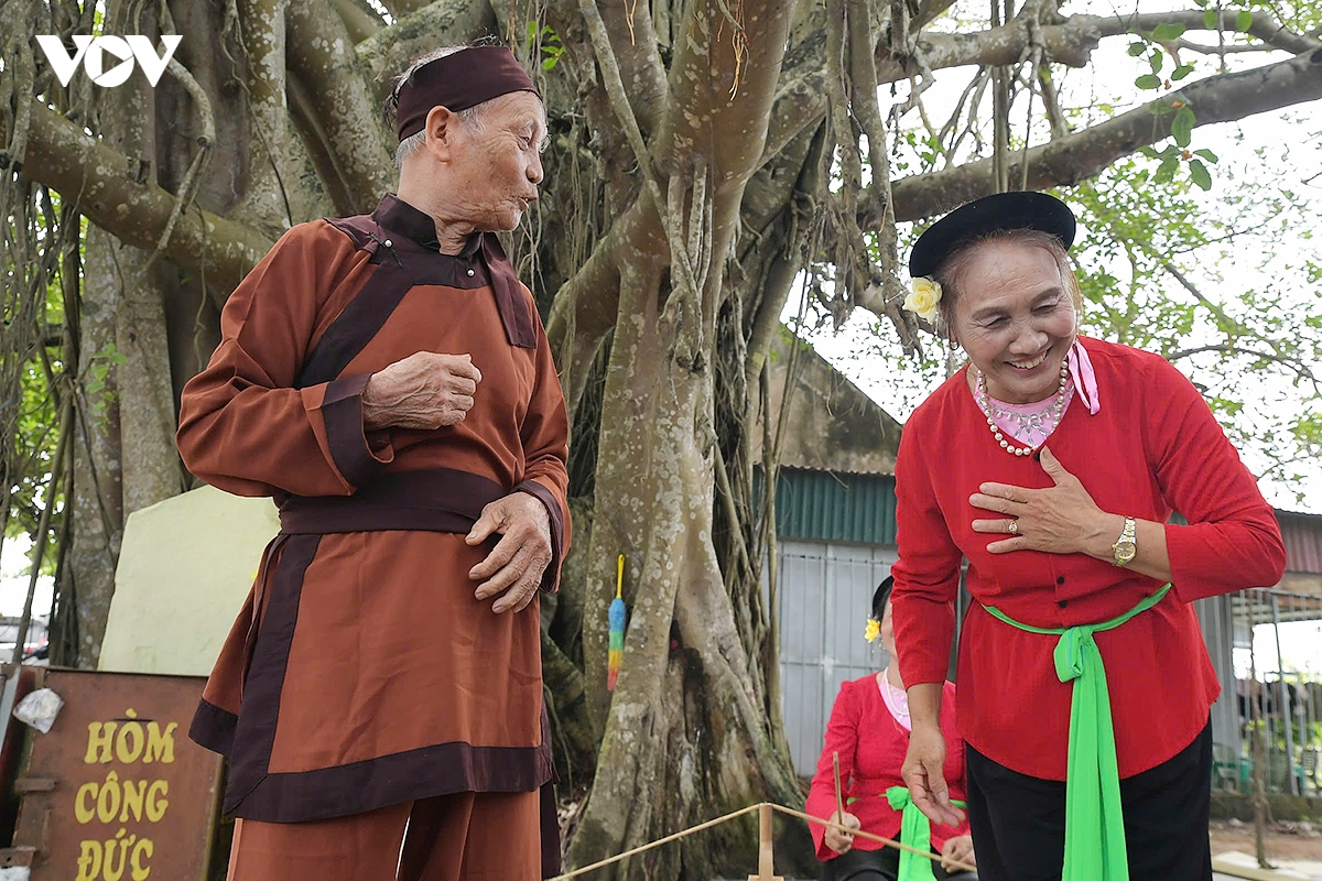 nghe thuat hat trong quan phuc lam nhip trong quan giu lua hon que bac bo hinh anh 14