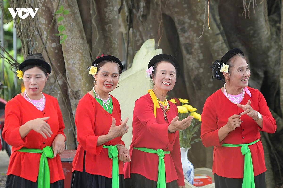 nghe thuat hat trong quan phuc lam nhip trong quan giu lua hon que bac bo hinh anh 10