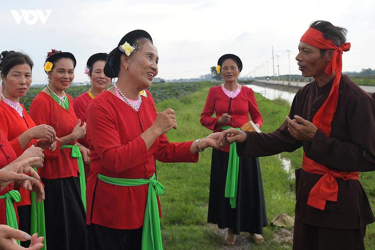 nghe thuat hat trong quan phuc lam nhip trong quan giu lua hon que bac bo hinh anh 9