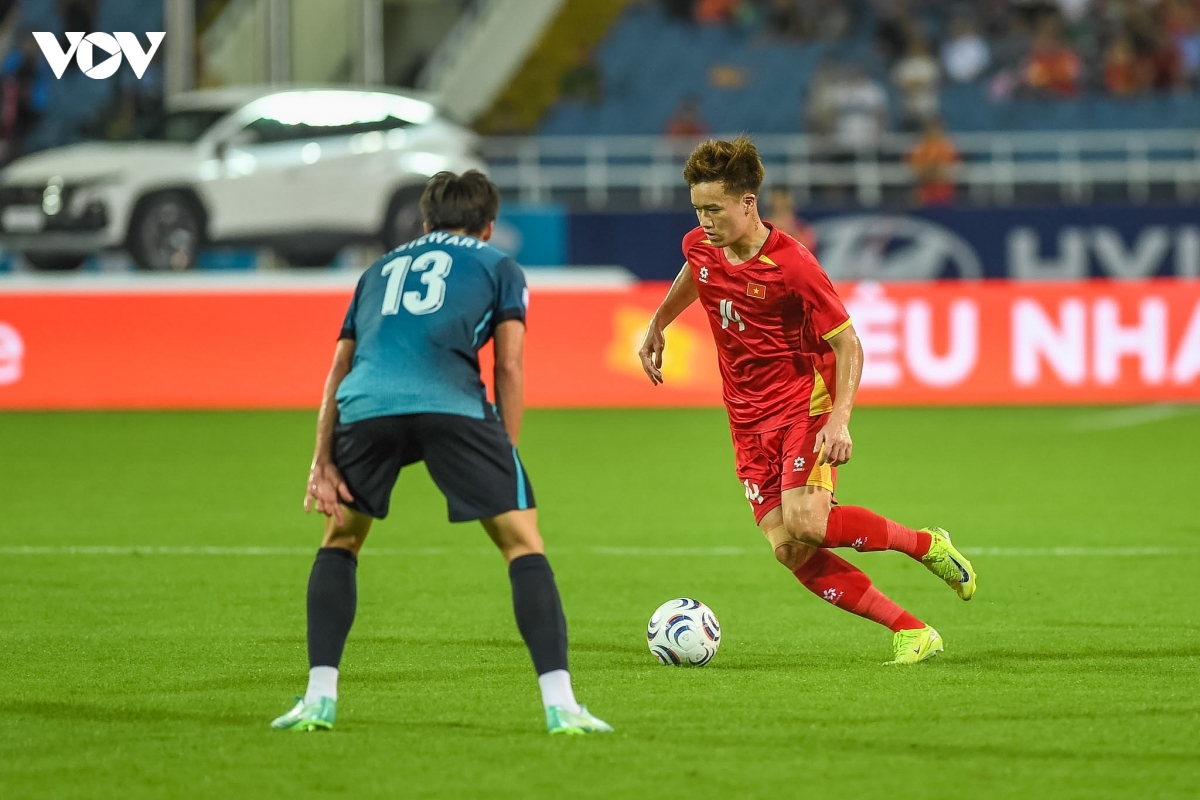 ket qua asean cup xa ngang tu choi sieu pham, viet nam roi diem truoc singapore hinh anh 47