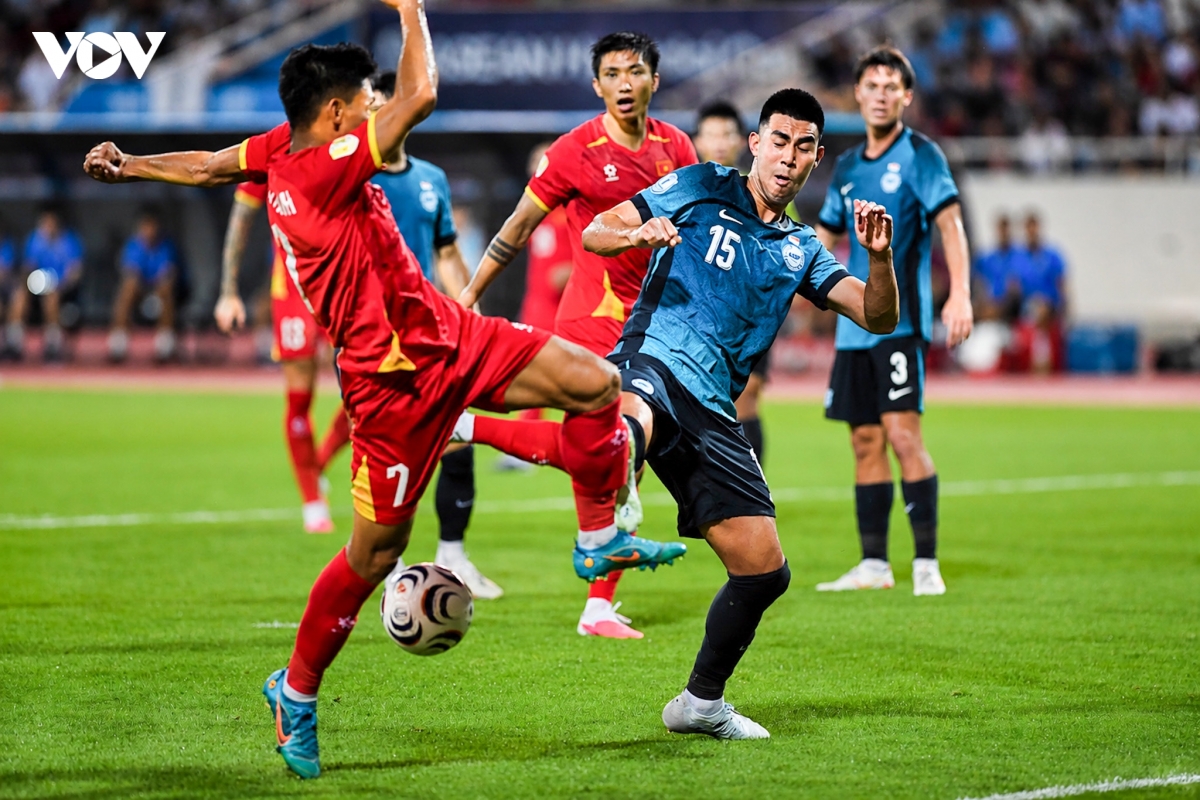 trUc tiEp viet nam vs singapore bang a asean cup 2026 don ep nghet tho hinh anh 1