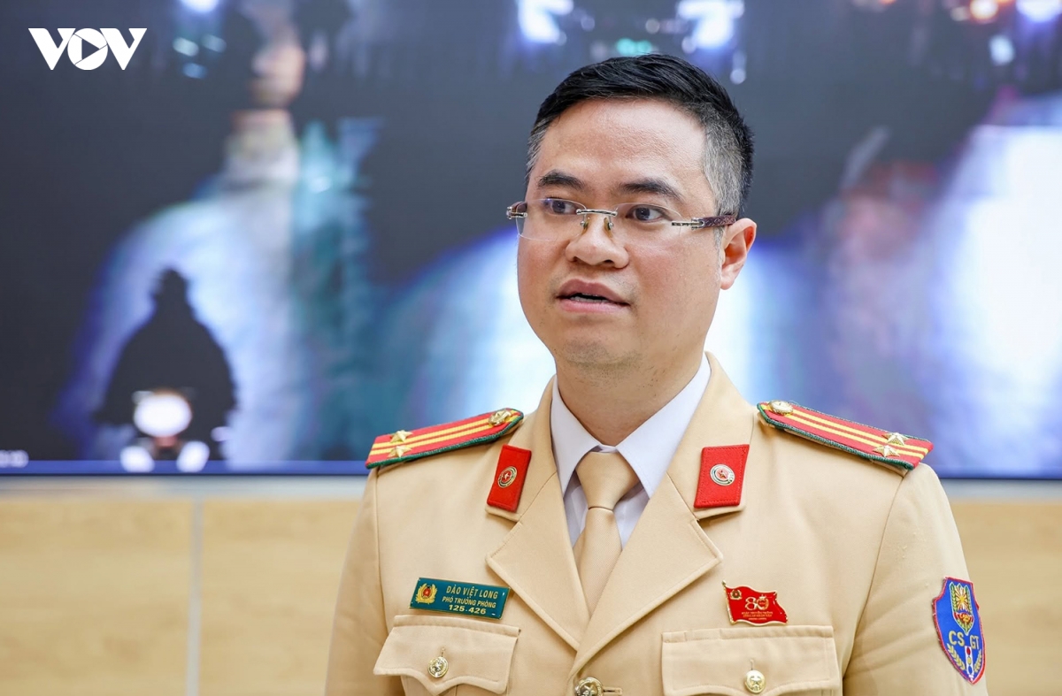 ha noi day manh giao thong thong minh ai du bao un tac, led canh bao 24 24h hinh anh 1