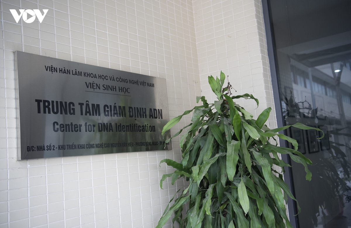 ben trong phong giam dinh adn giua chien dich 500 ngay dem tim danh tinh liet si hinh anh 1