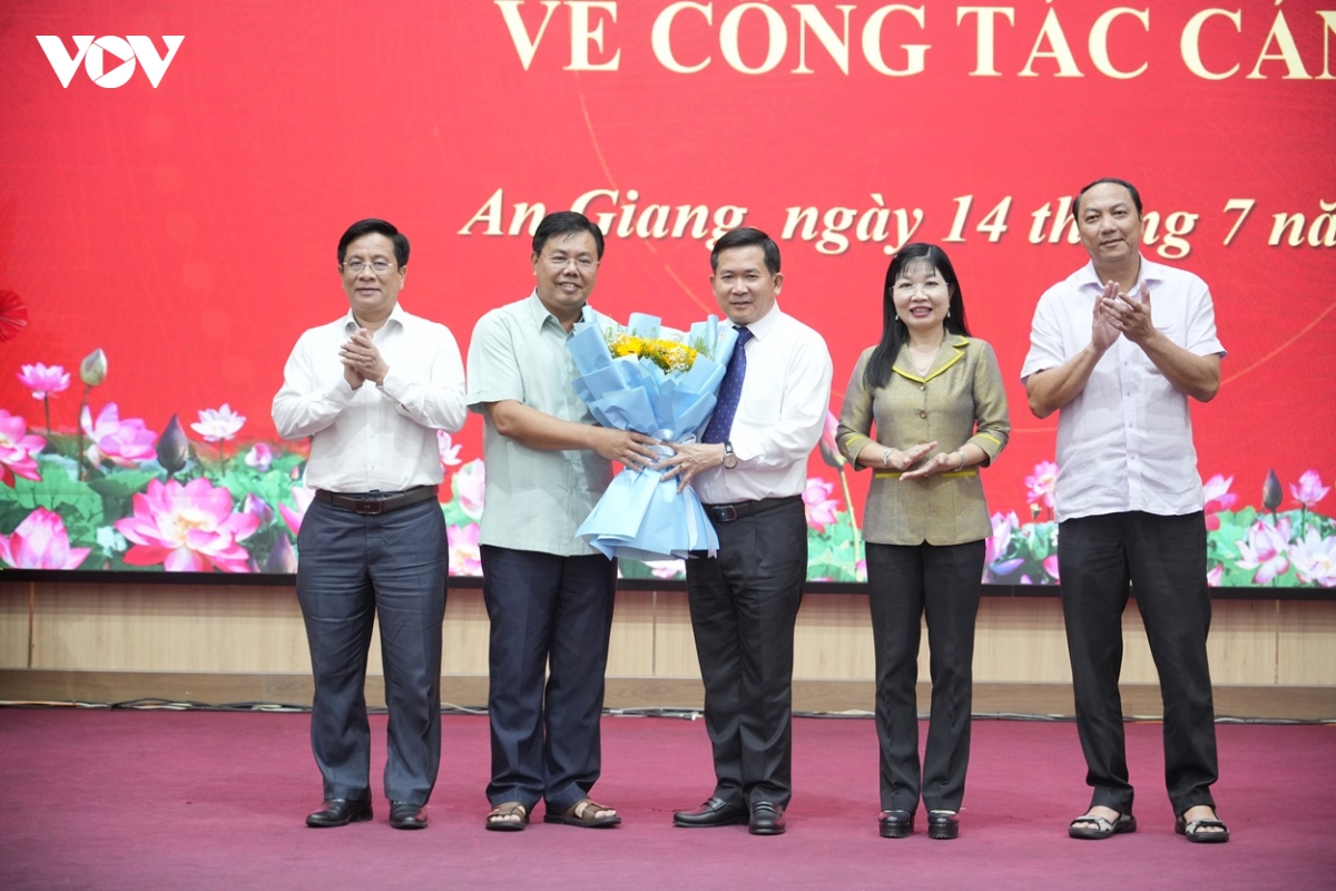 trung tuong Dinh van noi giu chuc pho bi thu tinh uy an giang hinh anh 2