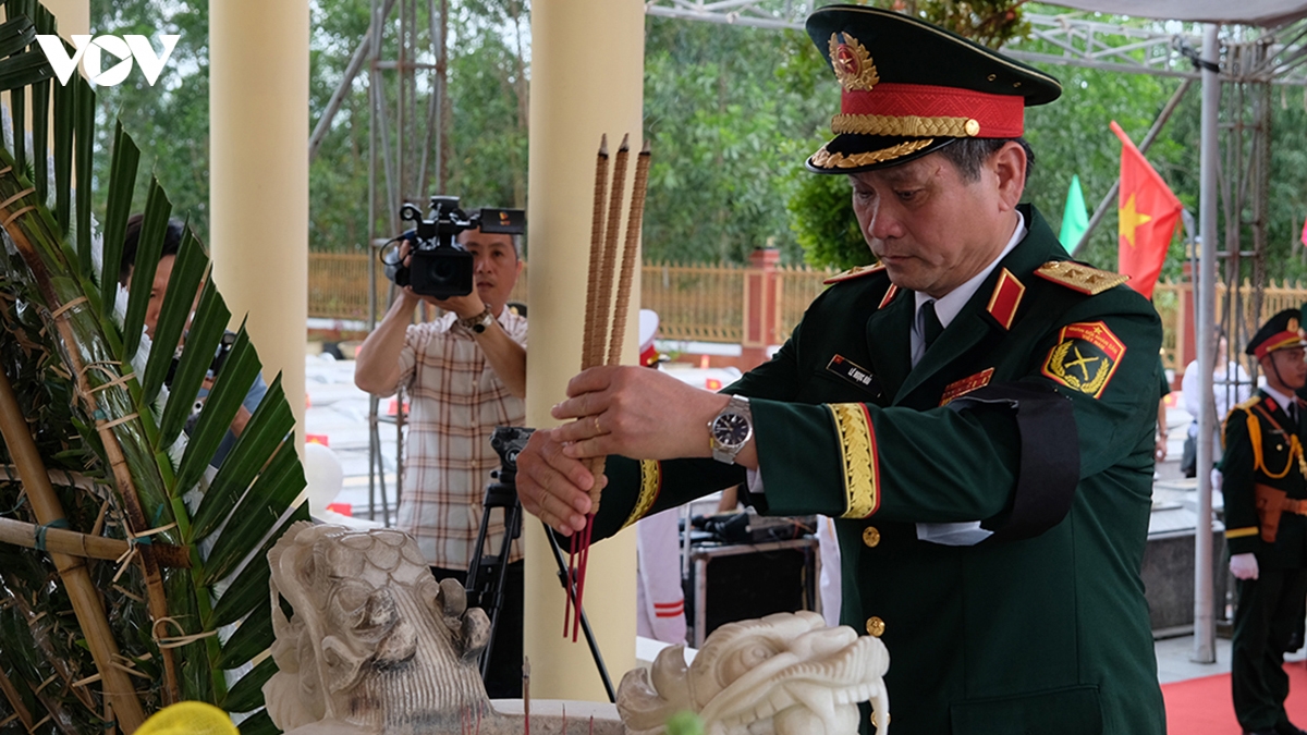 Da nang truy dieu, an tang 5 hai cot liet si o hang Da sap, xa ha nha hinh anh 9