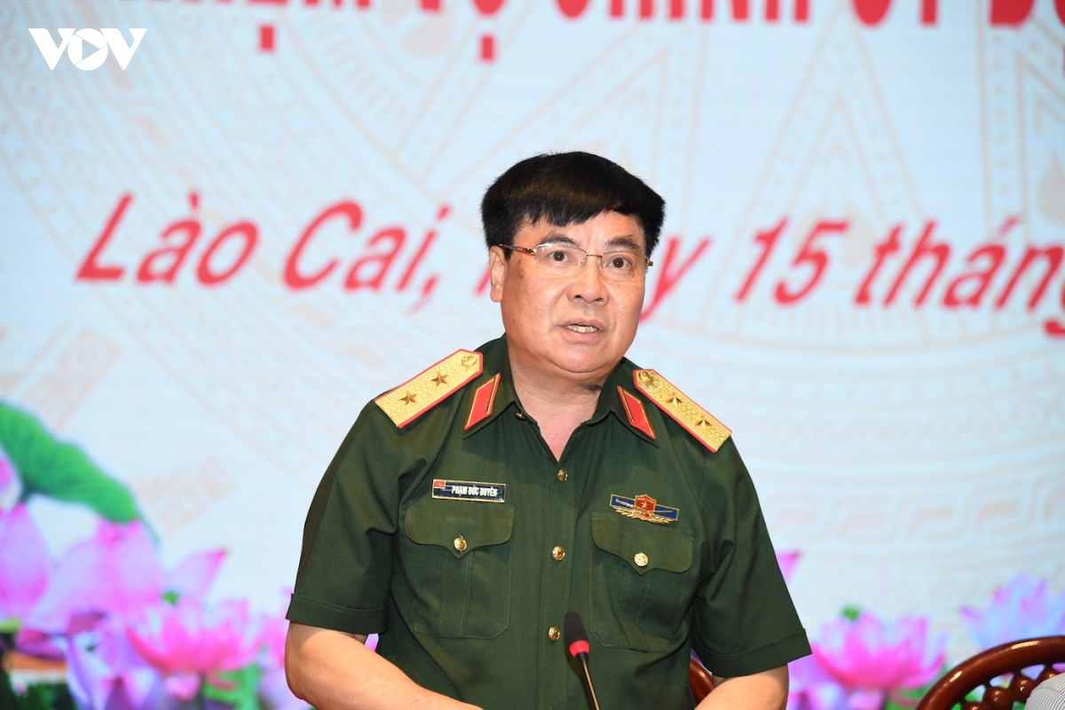 trung-tuong-pham-duc-duyen-bi-thu-dang-uy-chinh-uy-quan-khu-2-phat-bieu-tai-hoi-nghi.jpg