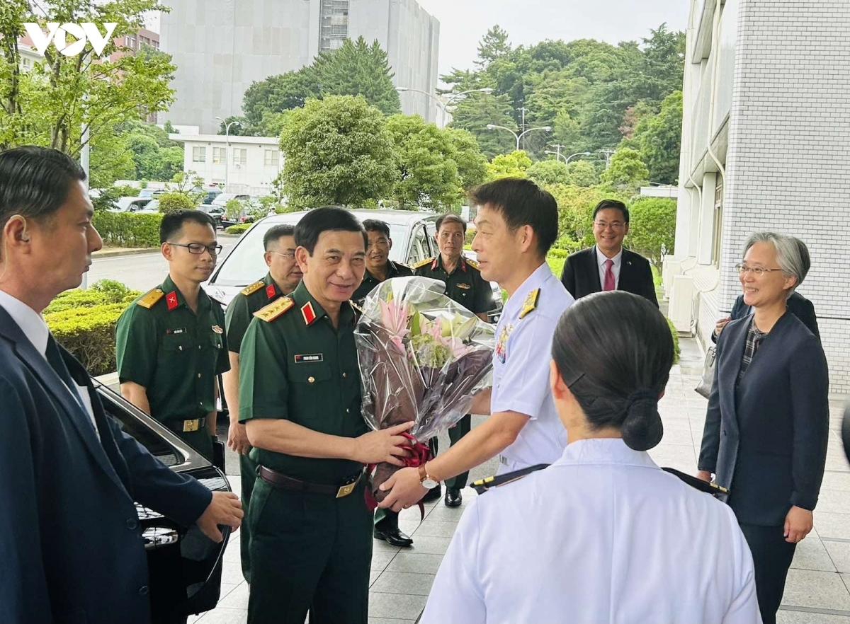 pho thu tuong phan van giang hoi dam voi bo truong quoc phong nhat ban hinh anh 4