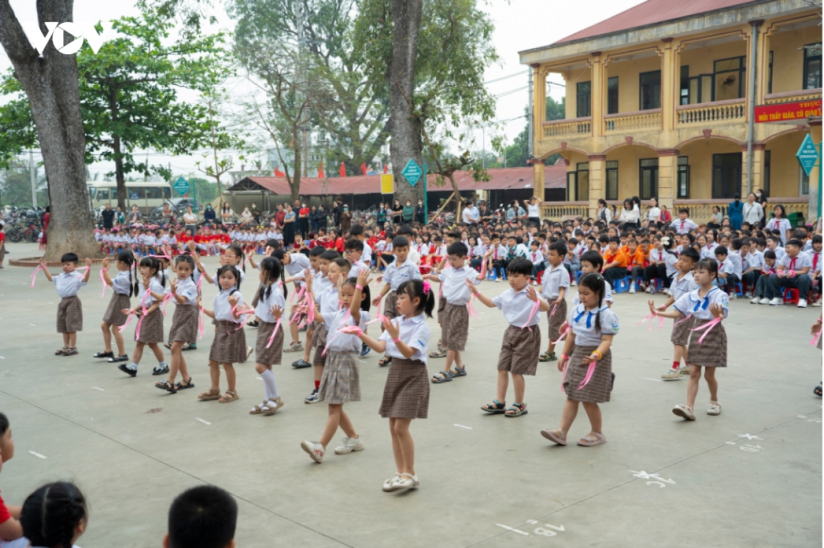truong-tieu-hoc-dong-than.png