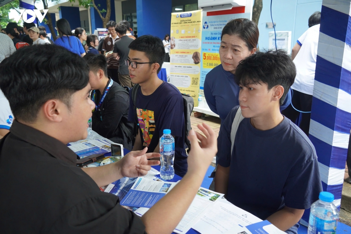 tuyen sinh dai hoc 2026 nang luc quyet dinh chu khong phai thuong hieu nha truong hinh anh 2