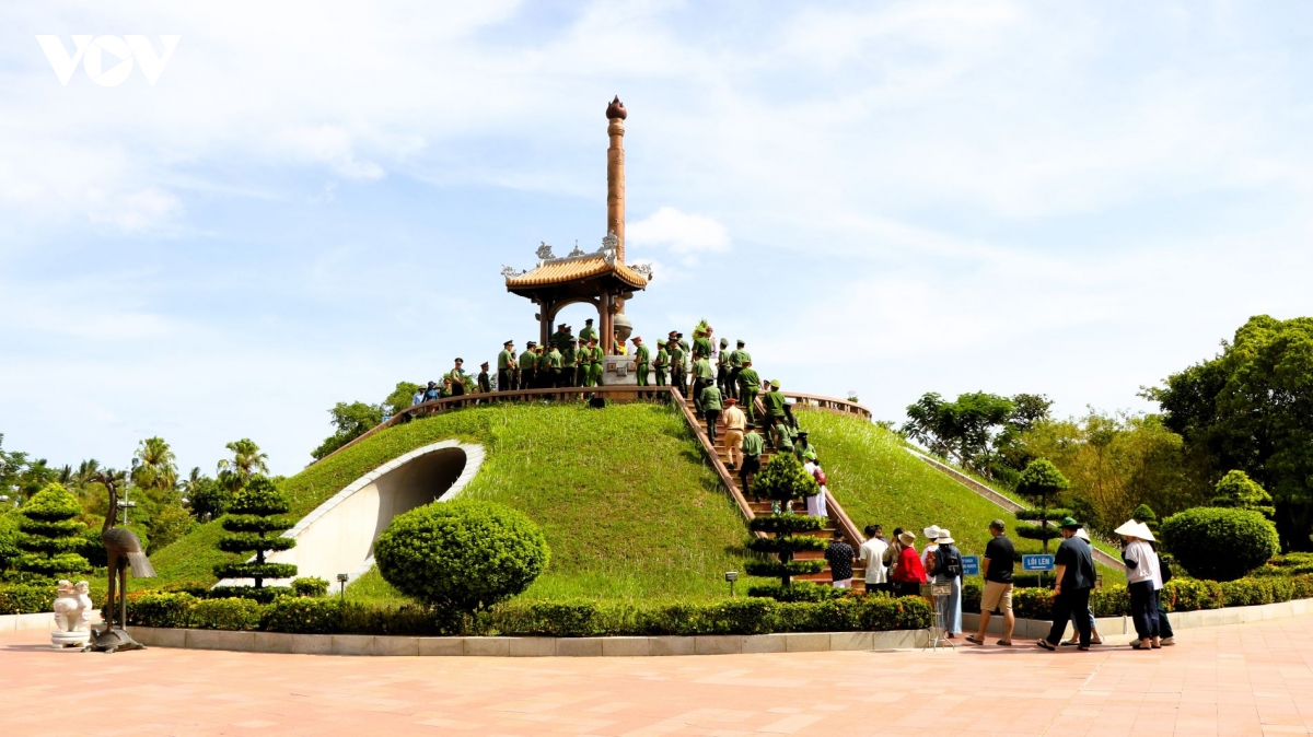 thang 7 ve voi thanh co quang tri hinh anh 7
