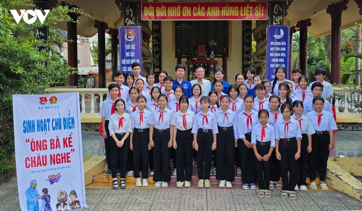 tuoi tre vinh long dong loat ra quan huong ung thang bay tri an hinh anh 2