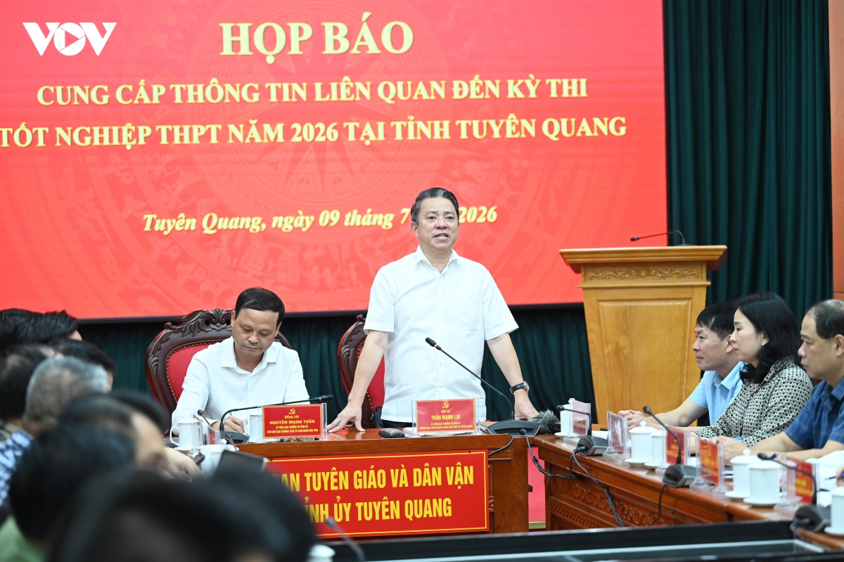 vu diem 10 mon toan o tuyen quang khoi to mot pho hieu truong va 3 bi can hinh anh 1