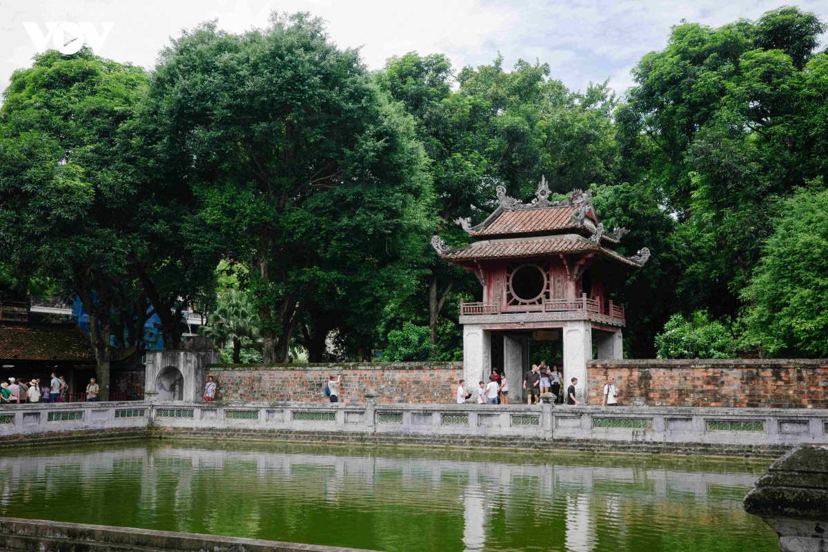 hon mot the ky nghe thuat ke chuyen van mieu - quoc tu giam hinh anh 1