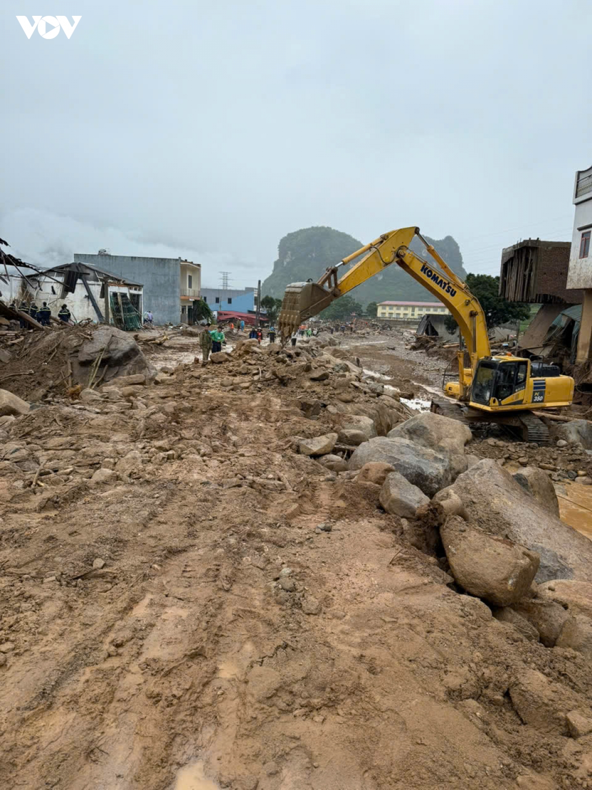 du kien 15h chieu nay se thong tam 1 lan xe tren quoc lo 32 hinh anh 1