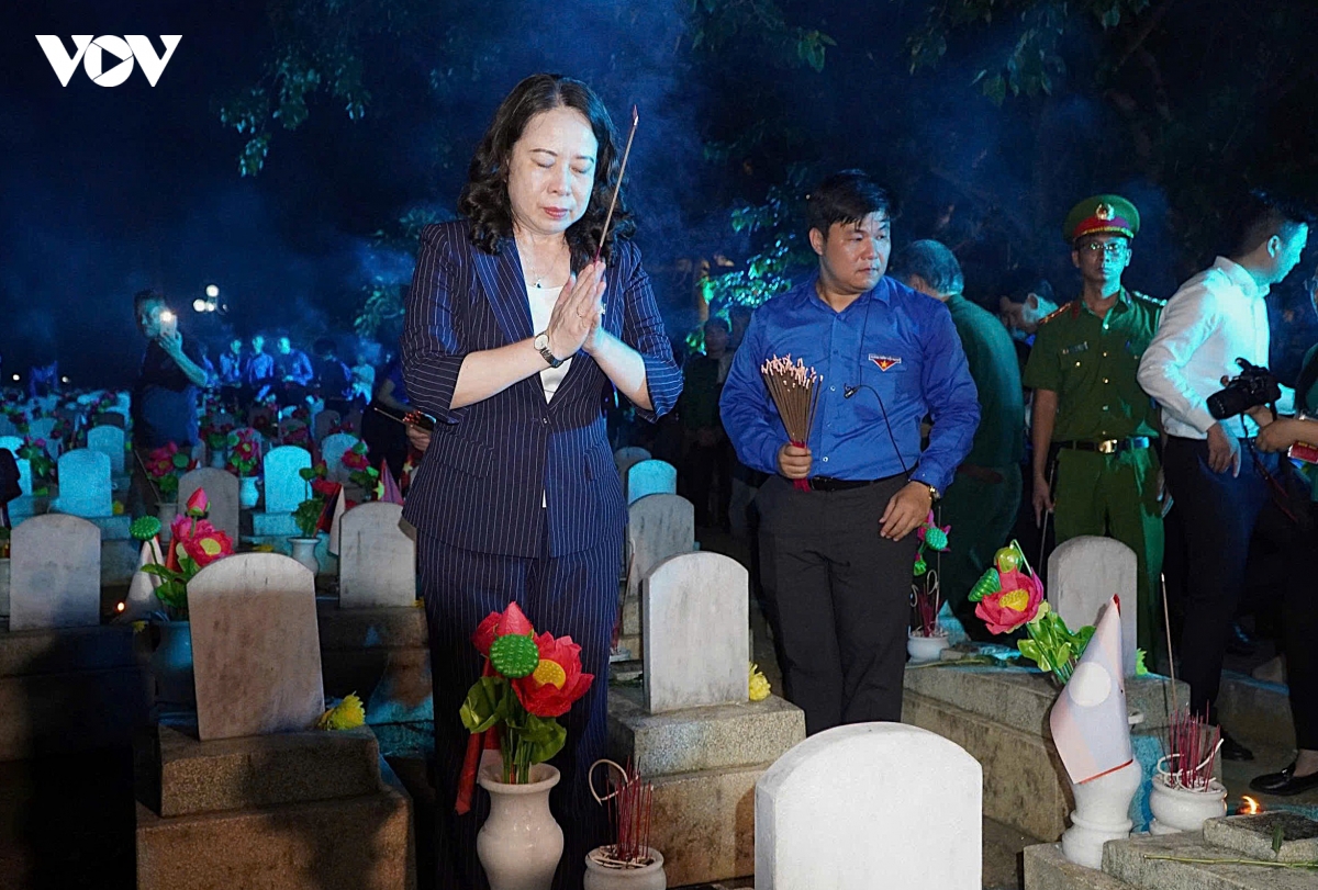 thap nen tri an cac anh hung liet si tai nghia trang liet si viet lao hinh anh 4