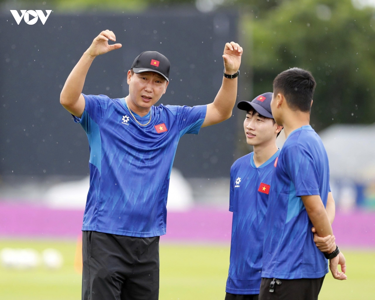 Dt viet nam lam quen san tren dat thai lan, san sang khai hoa asean cup 2026 hinh anh 11